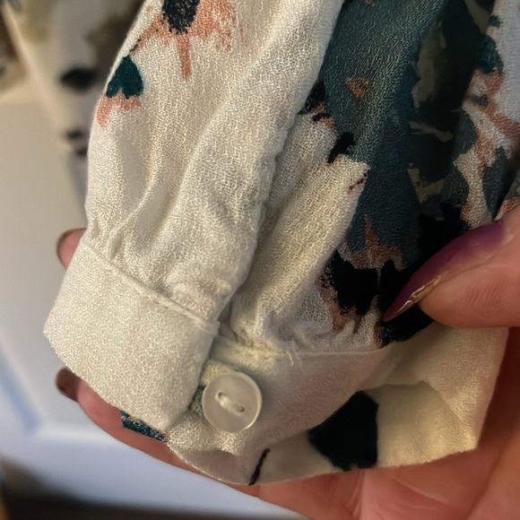 NWOT! Women’s Lucky Brand Peasant Blouse. Cream. Long sleeve. Large w/tie - Picture 4 of 8